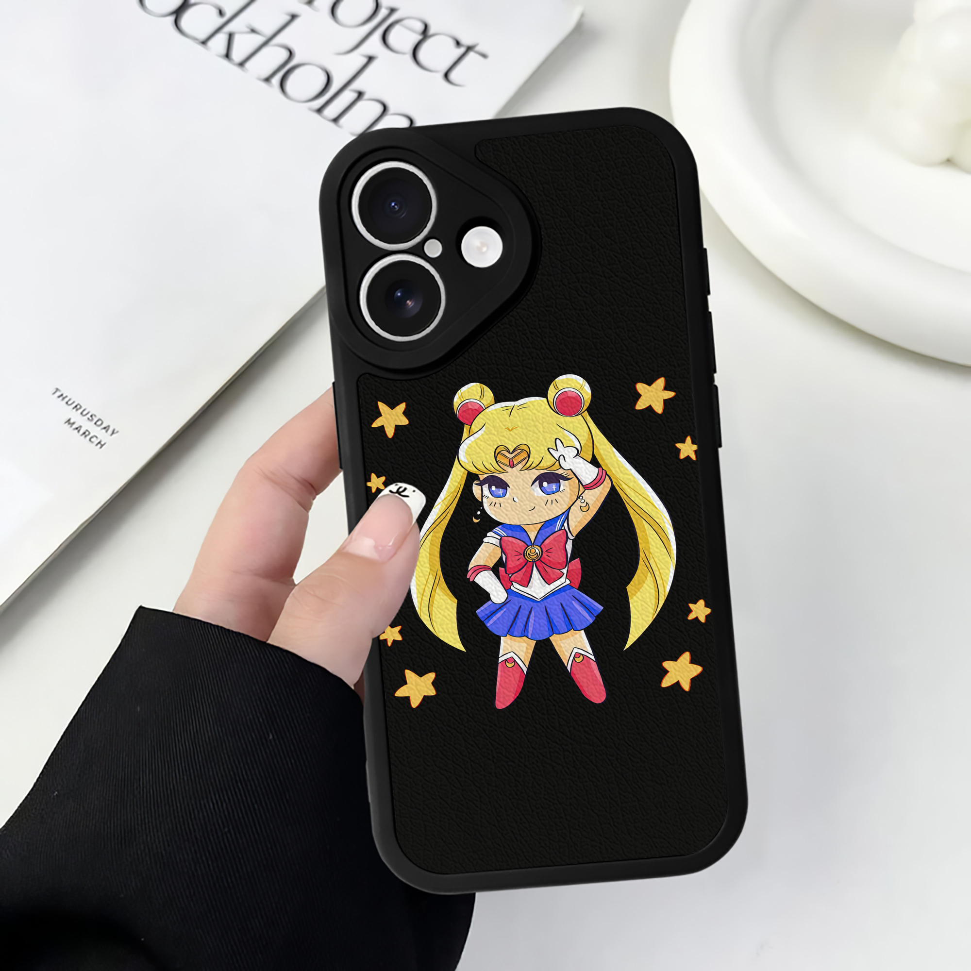 （画像用） 美少女戦士セーラームーン 月野 うさぎ つきの うさぎ Sailor Moon Tsukino Usagi 【iPhone 16シリーズ対応】シリコンスマホケース（レザー調） 材質：シリコン